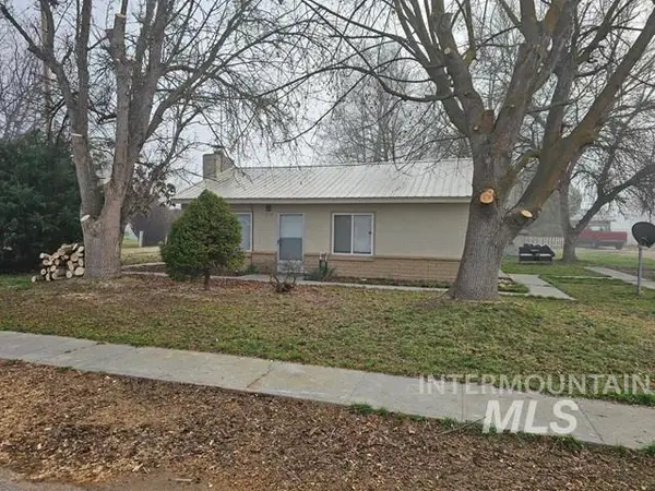 918 N 11th St, Payette, ID 83661