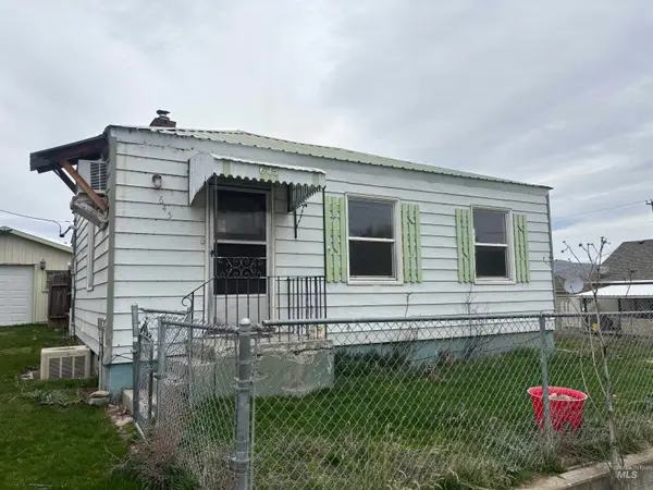 645 E 3rd St, Huntington, OR 97907