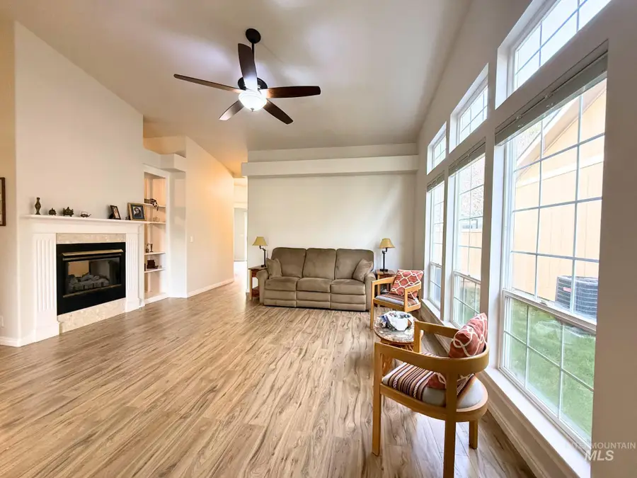 8170 W Beckton Ln, Garden City, ID 83714 - #3