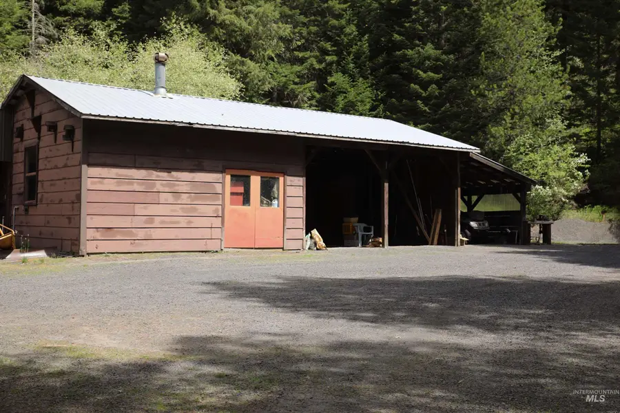 1021 Claypit Rd, Troy, ID 83871 - #3