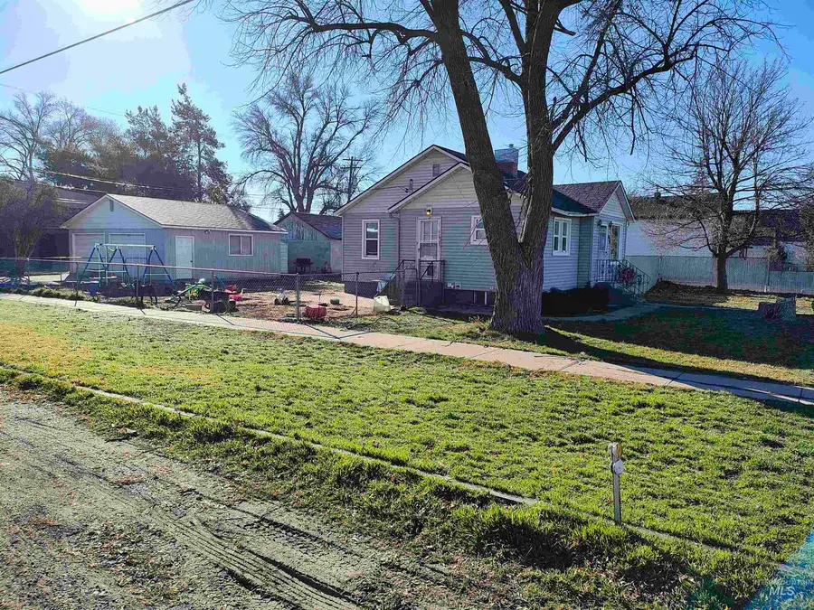 506 California St, Gooding, ID 83330 - #2