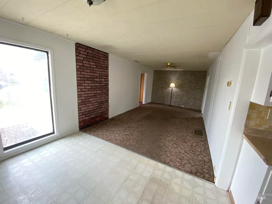 520 S 3rd Ave, Caldwell, ID 83605 - #2