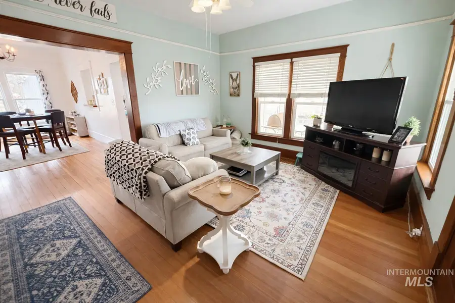 86 W 1st Ave, Glenns Ferry, ID 83623 - #3