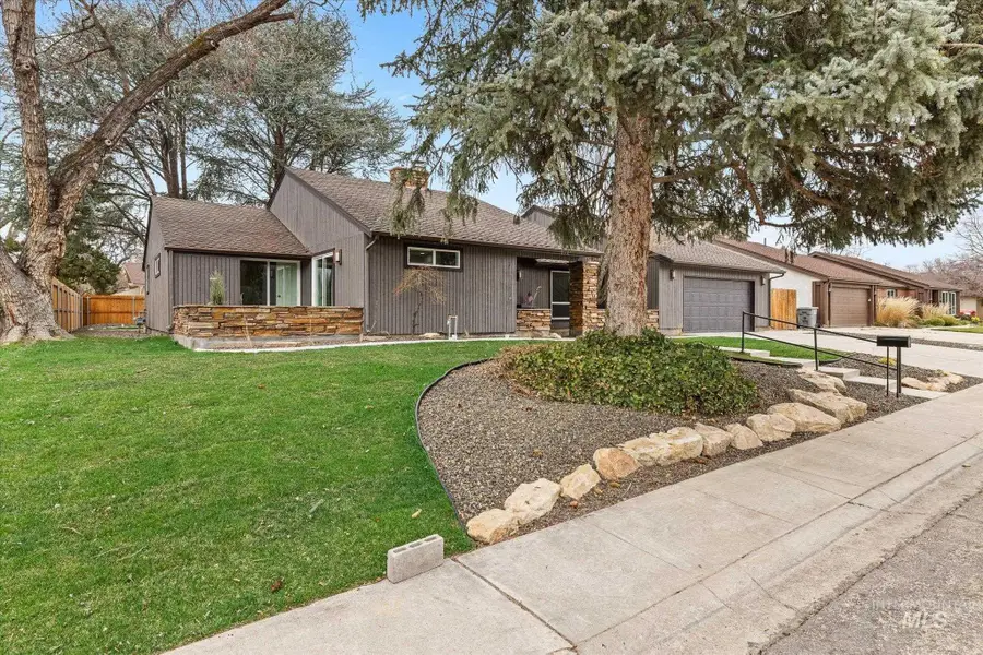 10118 W Hickory Ct, Boise, ID 83704 - #3