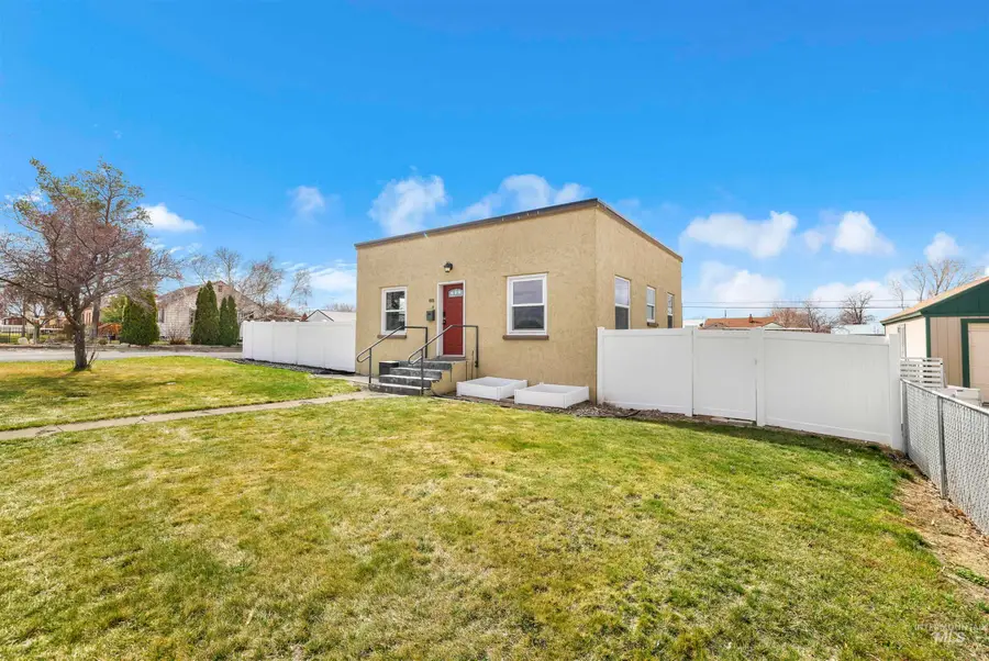 801 N 12th Ave, Buhl, ID 83316 - #3