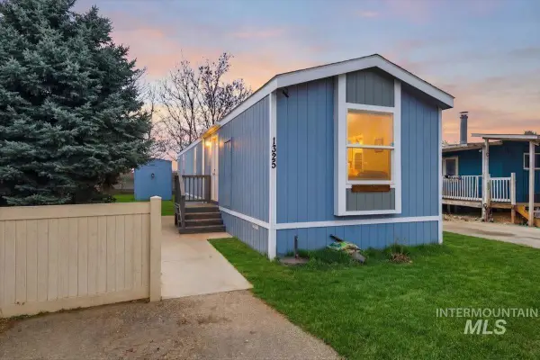 1325 N Arrow Ln, Boise, ID 83704