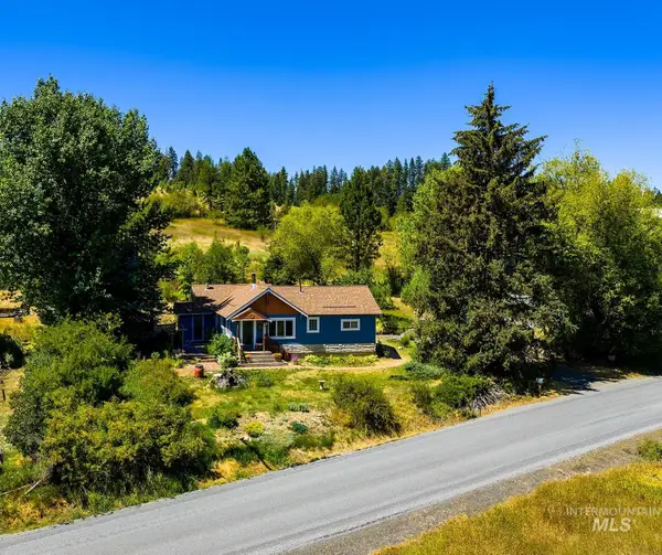 1031 Spring Valley Road, Troy, ID 83871