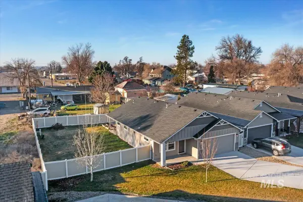 300 Crimson Circle S, Fruitland, ID 83619