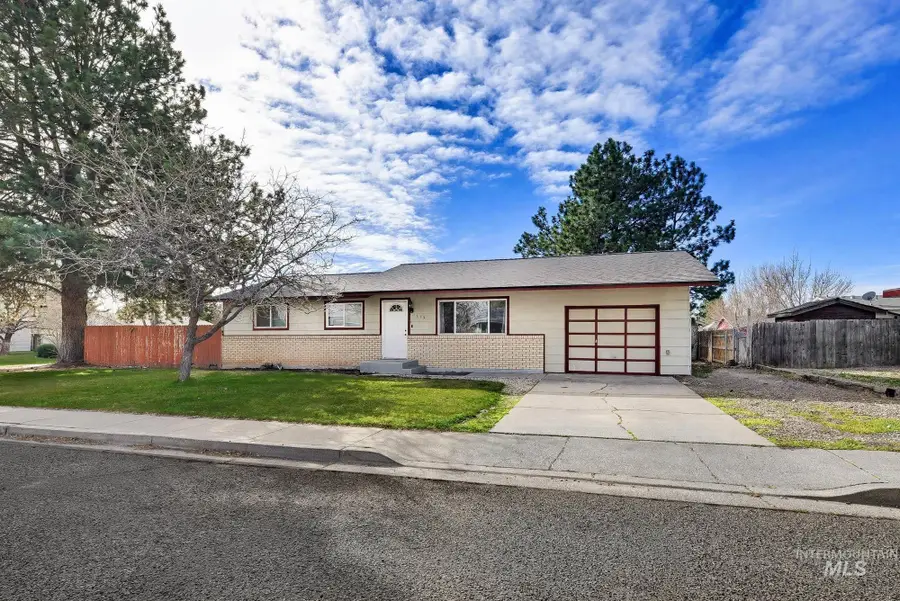 115 E 14th N St, Mountain Home, ID 83647 - #2