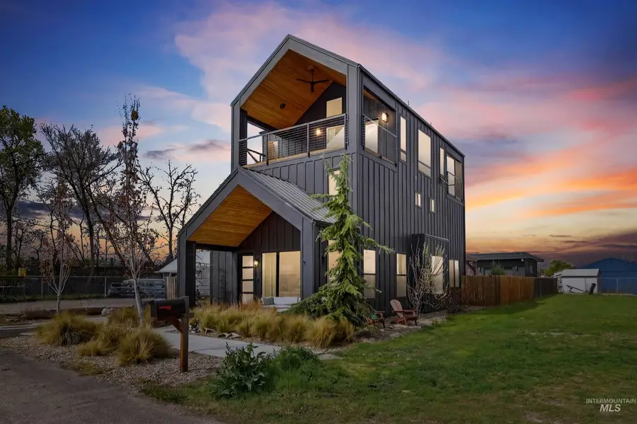 114 E 33rd St, Garden City, ID 83714 - #3