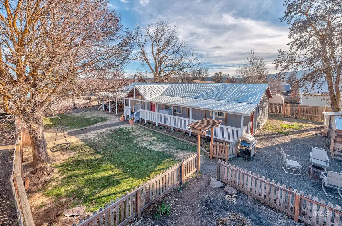 320 S Superior St, Cambridge, ID 83610 - #1