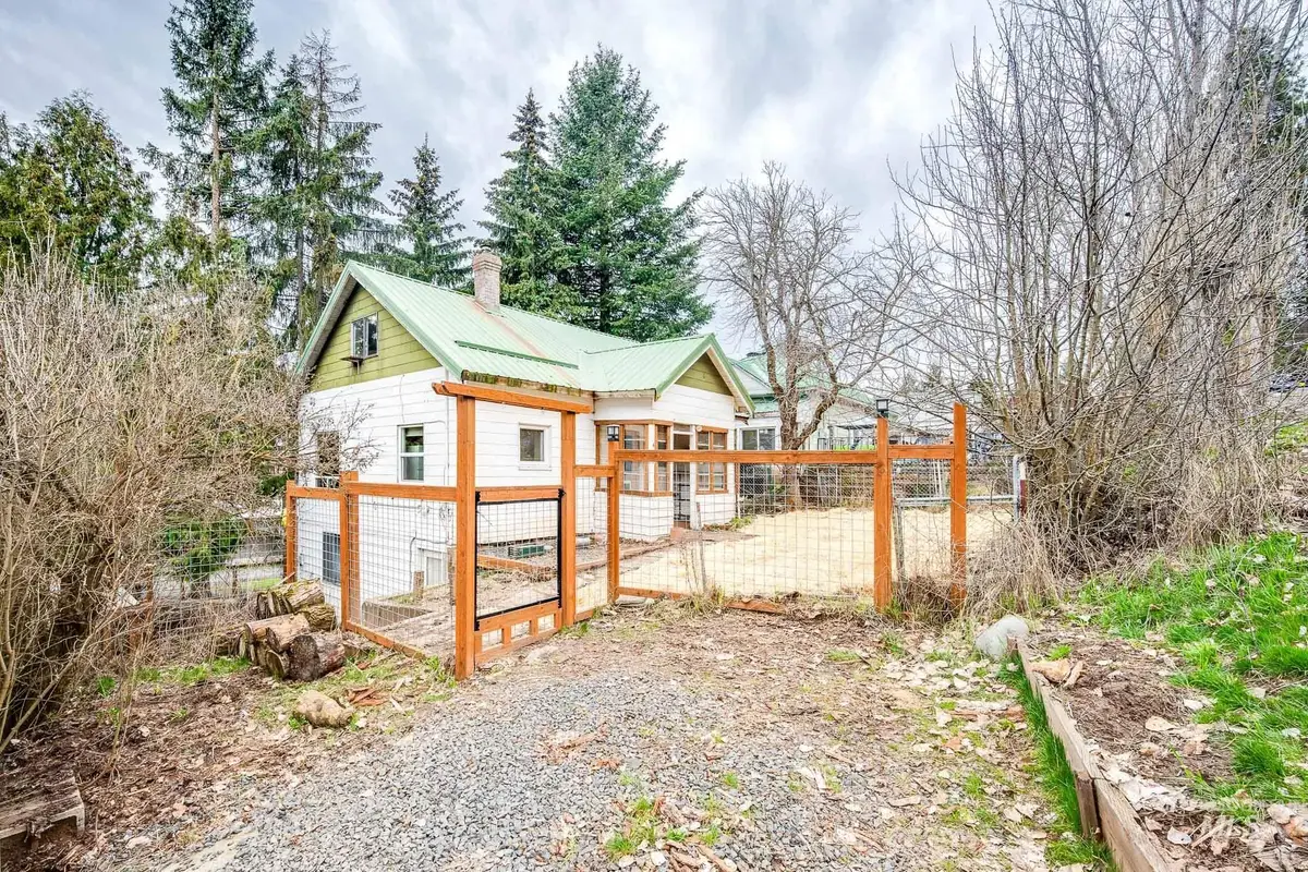 415 S Pine St, Troy, ID 83871 - #1