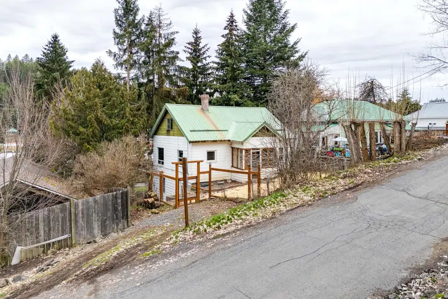 415 S Pine St, Troy, ID 83871 - #2