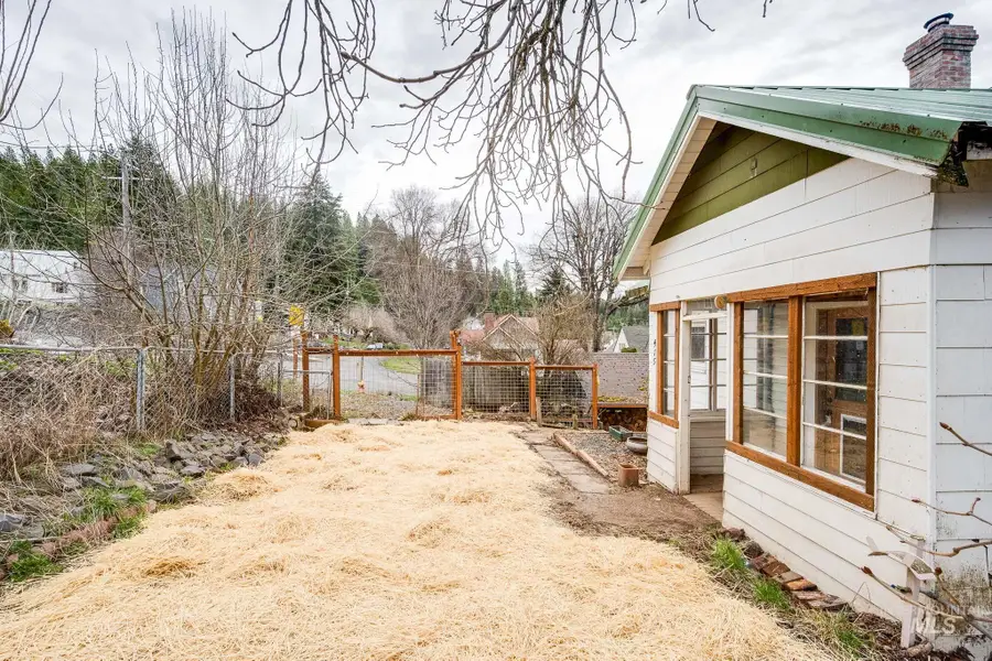 415 S Pine St, Troy, ID 83871 - #3