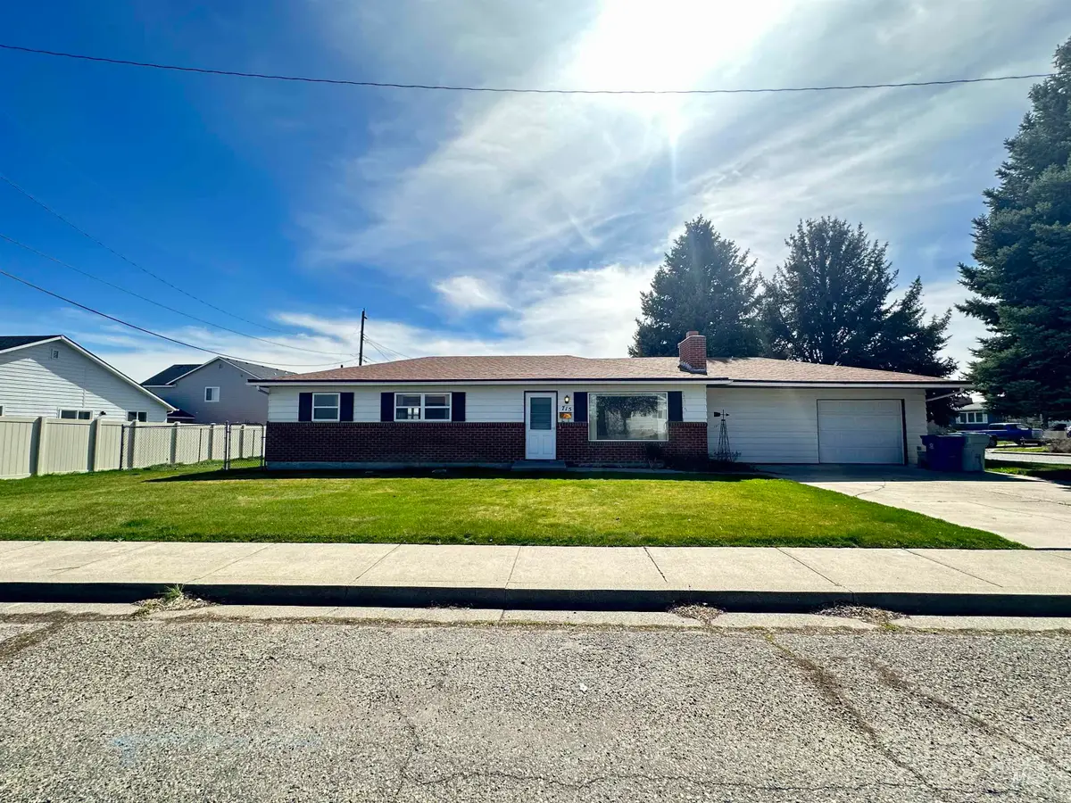 715 E 19th N, Mountain Home, ID 83647 - #1