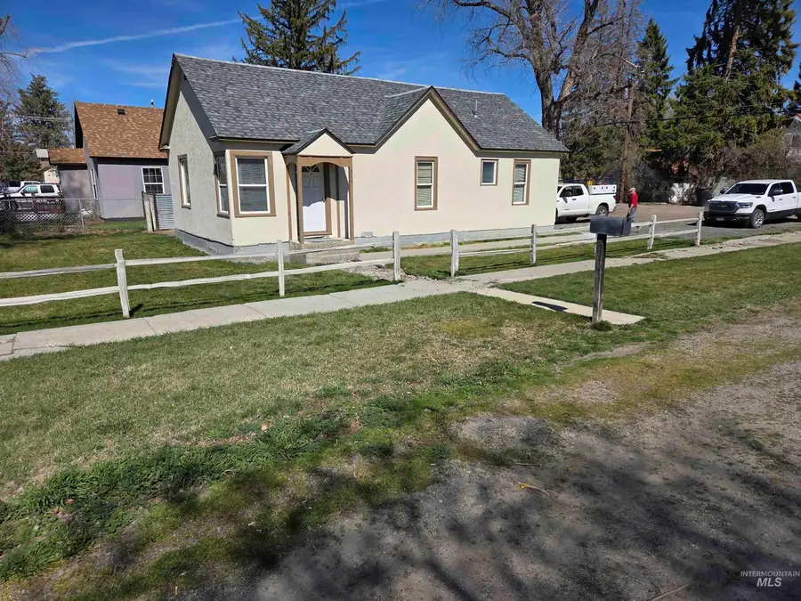 506 5th Ave. E, Gooding, ID 83332 - #2