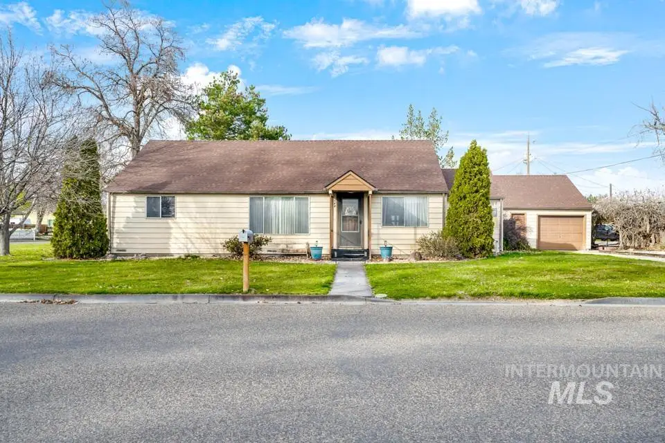 489 NW 4th Ave, Ontario, OR 97914 - #1