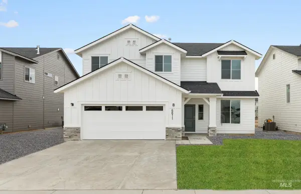 6611 W Redwood Creek Dr, Meridian, ID 83646