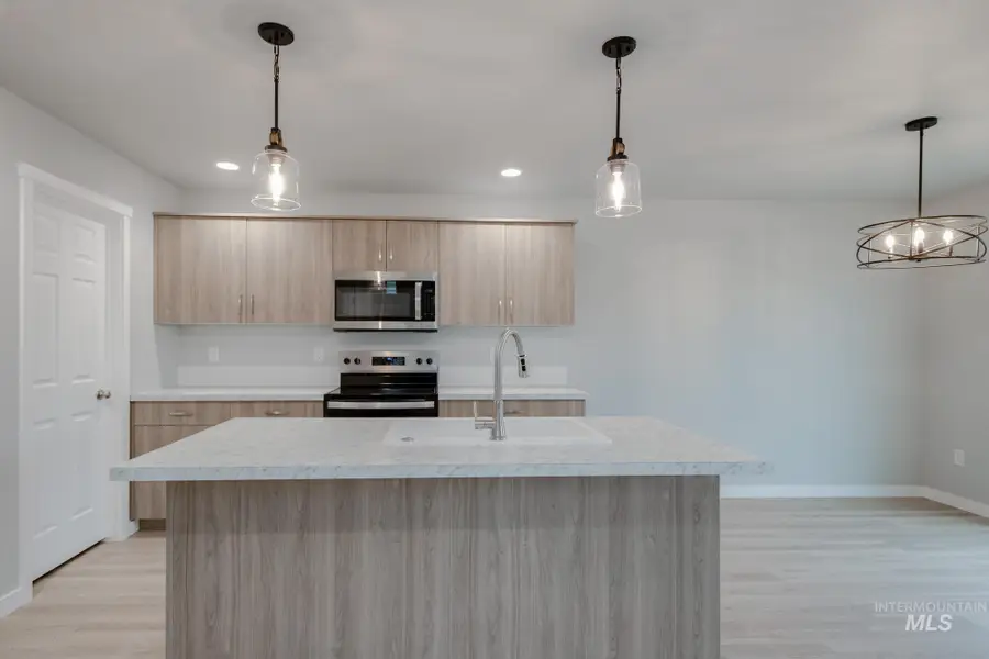 37 S Sweetgrass Ave, Nampa, ID 83651 - #3