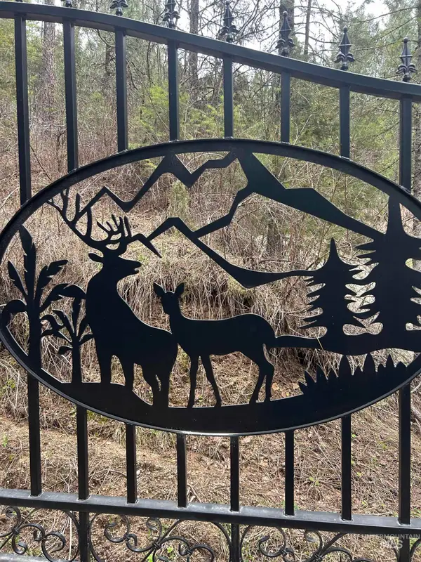 36 Lightning Creek Rd, Garden Valley, ID 83622