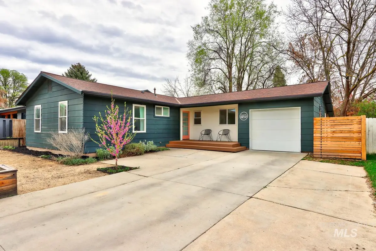 3875 W Pine Ave, Boise, ID 83703 - #1