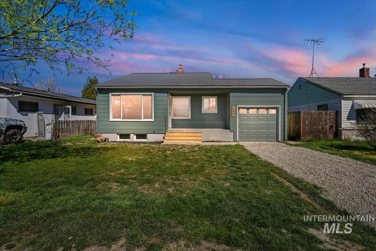 107 E Montana Ave, Homedale, ID 83628 - #1
