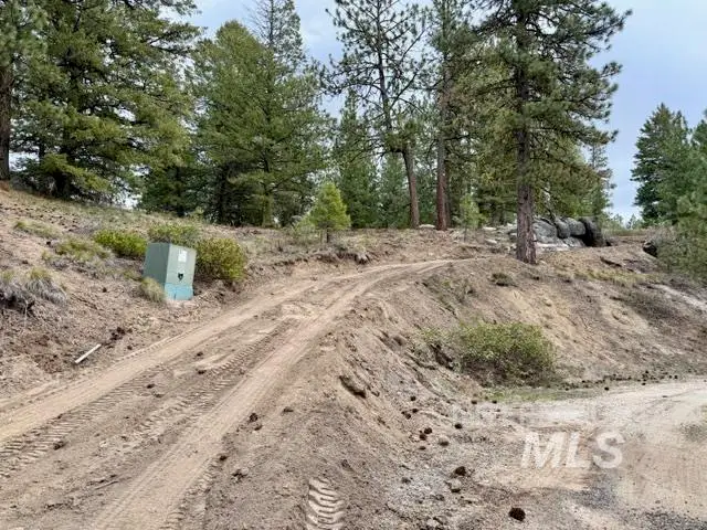 468 Hilltop Rd, Cascade, ID 83611 - #1