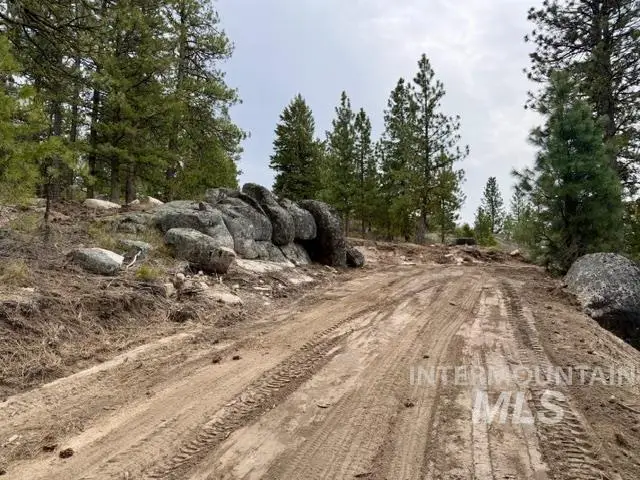 468 Hilltop Rd, Cascade, ID 83611 - #3