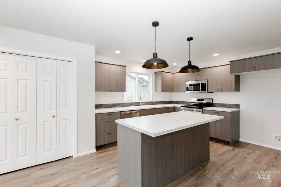 868 NE Trailridge St, Mountain Home, ID 83647 - #3