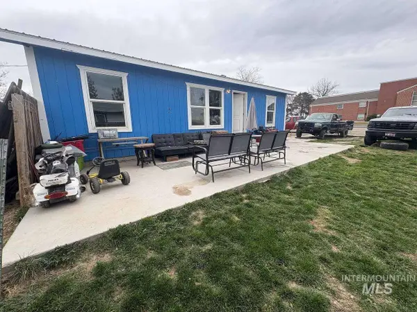 111 Randolph Dr, Melba, ID 83641