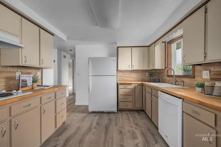 4484 Community Rd, Ontario, OR 97914 - #3