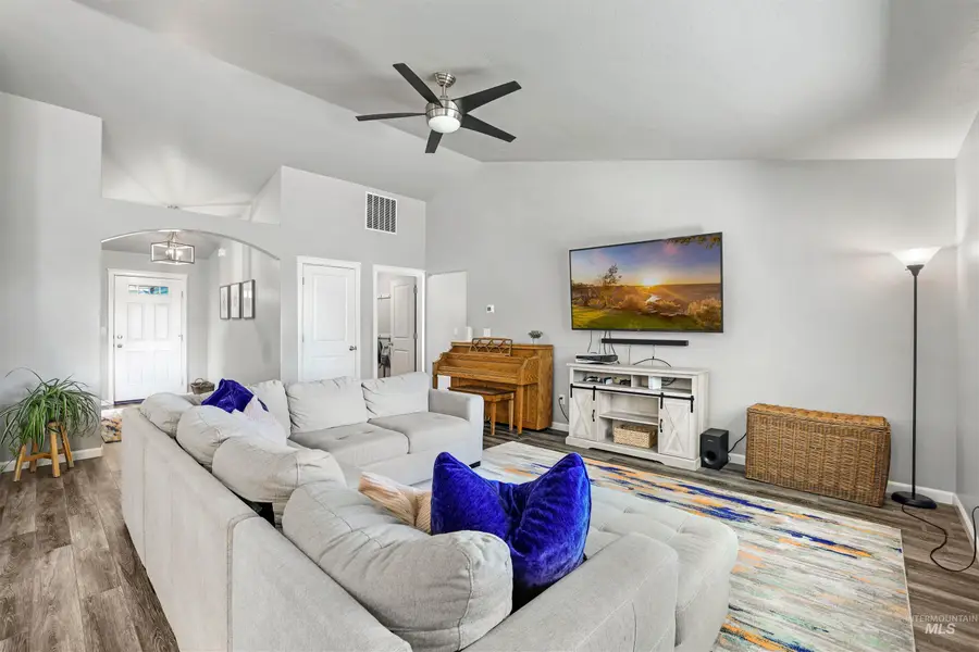 4037 N Blue Cascade Ct E, Buhl, ID 83316 - #3