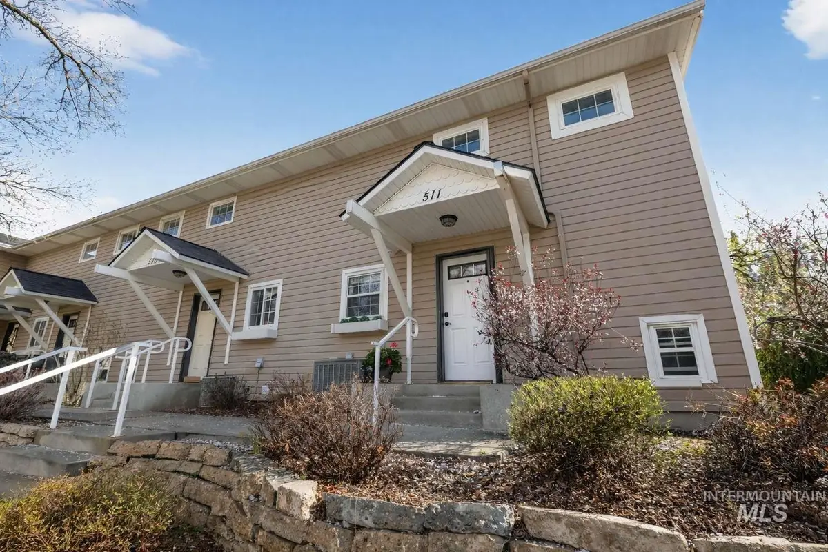 511 W Village Ln, Boise, ID 83702 - #1