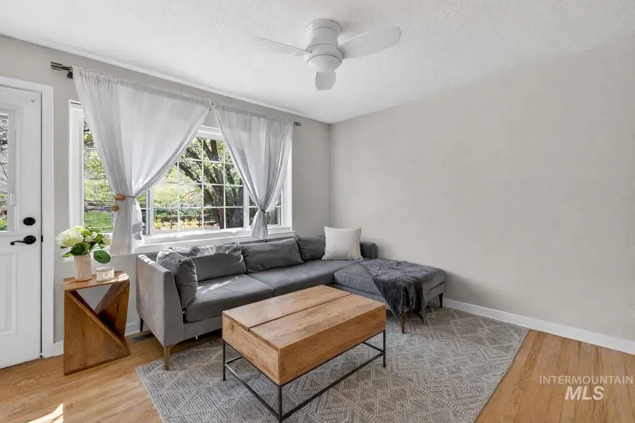 511 W Village Ln, Boise, ID 83702 - #2