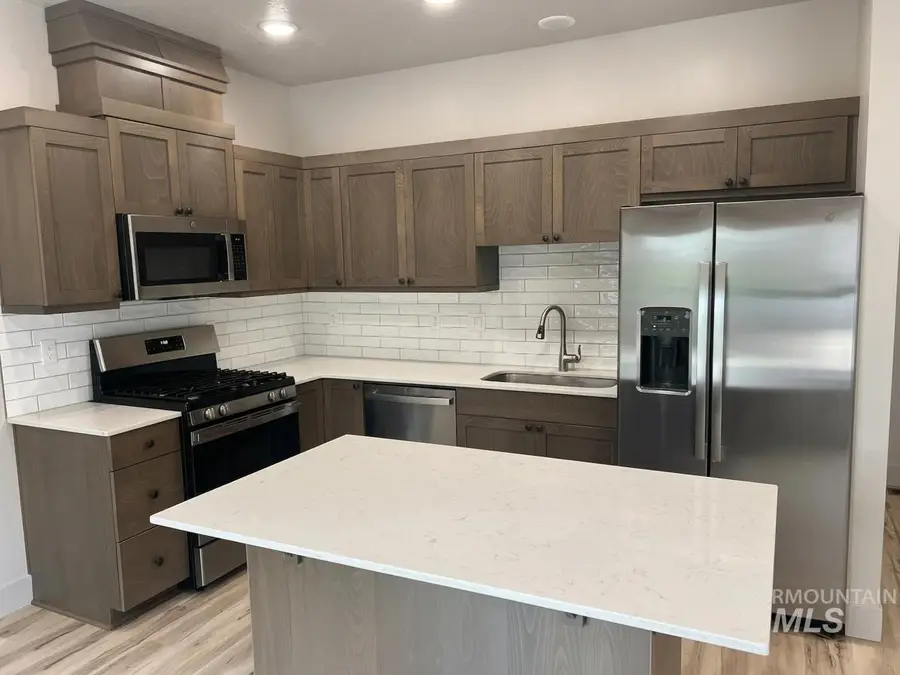 705 E Bates Ave, Parma, ID 83660 - #3