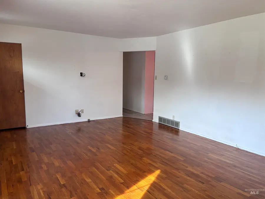 570 Madison St, Twin Falls, ID 83301 - #3