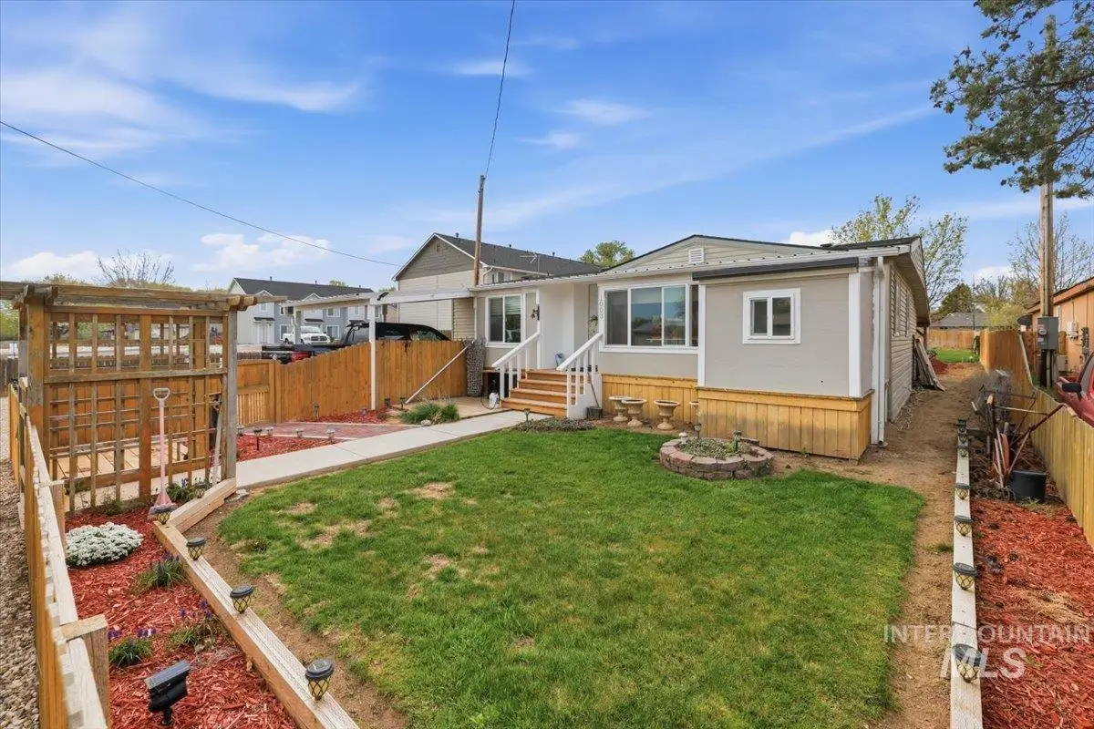 1003 E Iowa Ave, Nampa, ID 83686 - #1