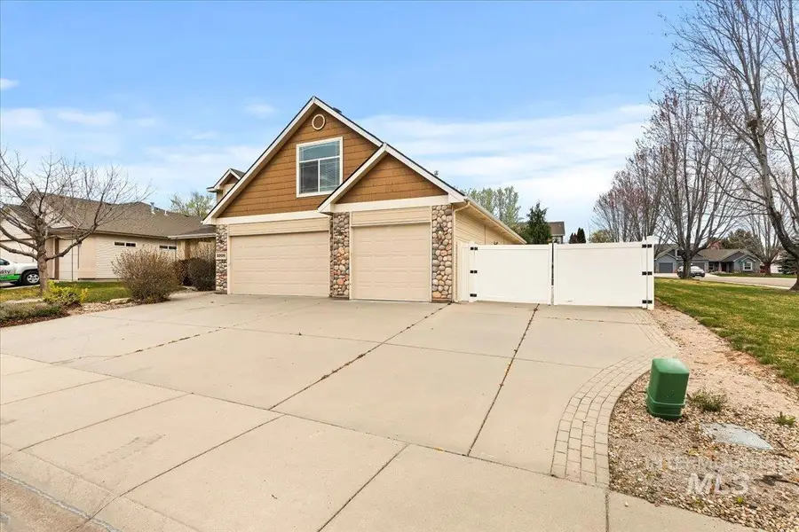 2208 S Alaska Way, Meridian, ID 83642 - #2