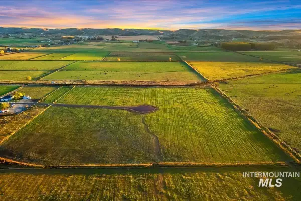 10160 W Clear View Ln, Emmett, ID 83617