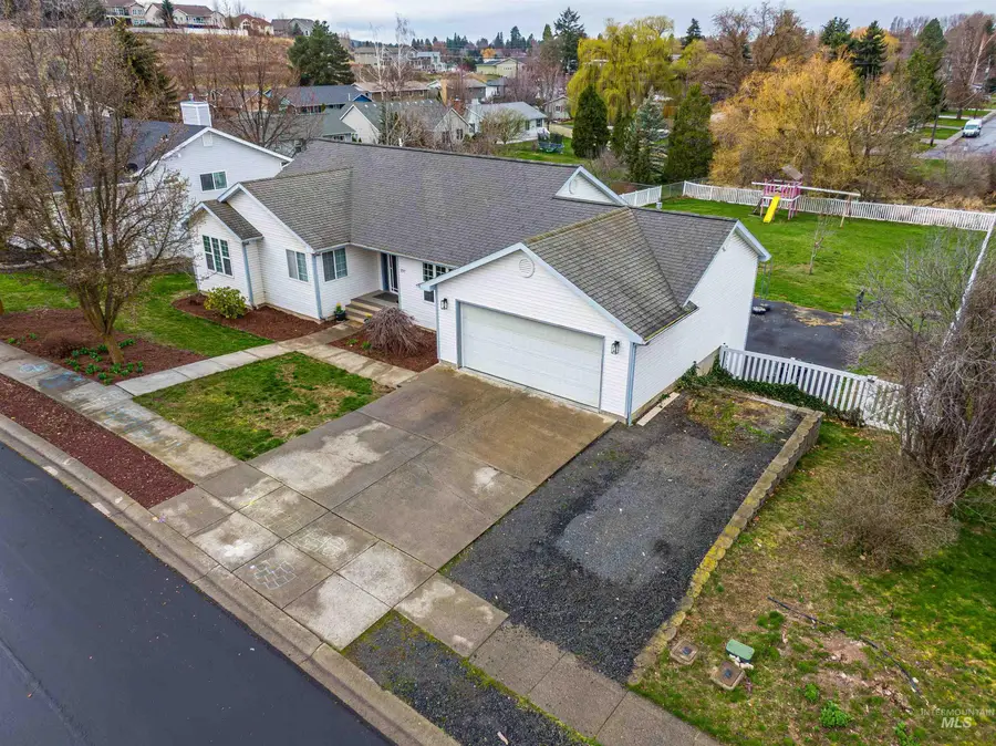 237 Sunrise Dr, Moscow, ID 83843 - #2