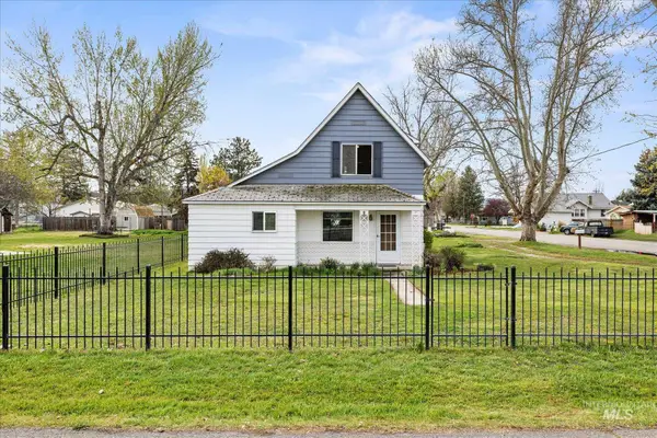 203 E 5th St, Emmett, ID 83617