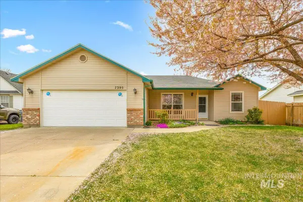 7395 Bridgeport Dr, Nampa, ID 83687
