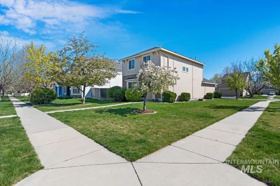 265 W Lava Falls St, Meridian, ID 83646 - #2