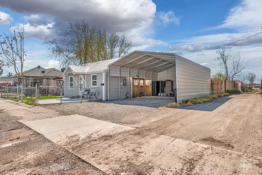 331 E 4th St, Weiser, ID 83672 - #3