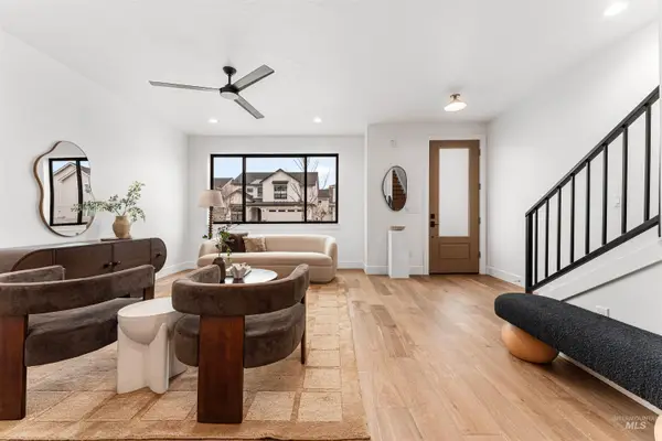 3357 W Whimbrel Lane #End Unit, Boise, ID 83703