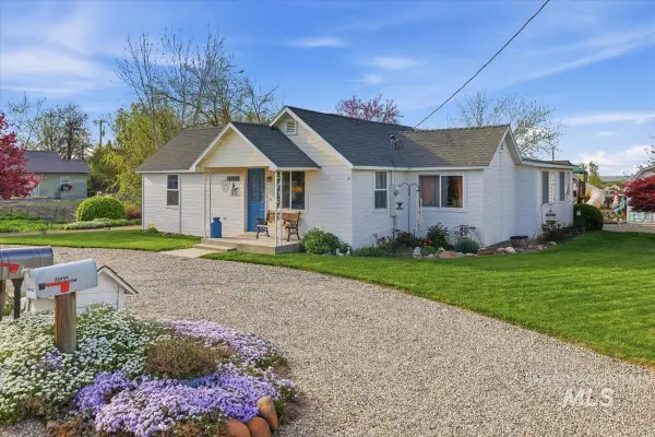 21454 Binford Dr, Greenleaf, ID 83626