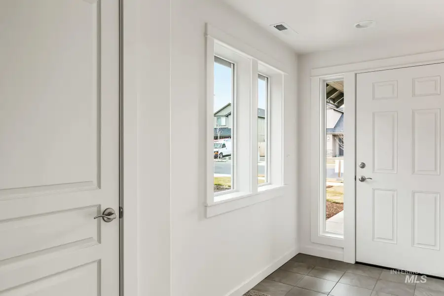 1011 N Peakhurt Ave, Kuna, ID 83634 - #2