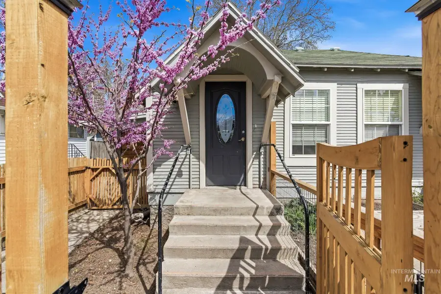 208 E 2nd St, Emmett, ID 83617 - #3