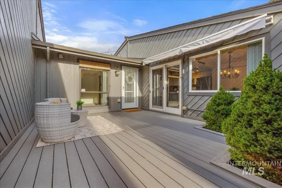 935 N Camelot Dr, Boise, ID 83704 - #3