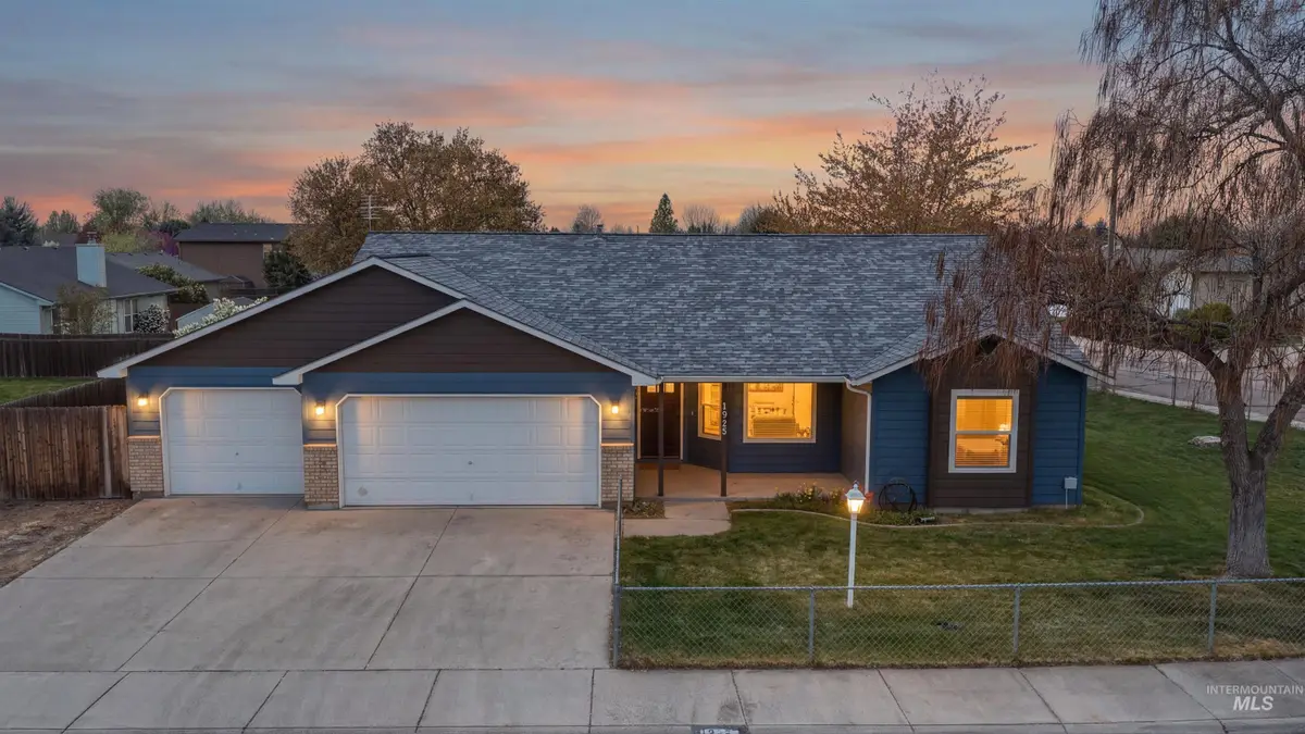 1925 N Hillmont Ave, Meridian, ID 83646 - #1